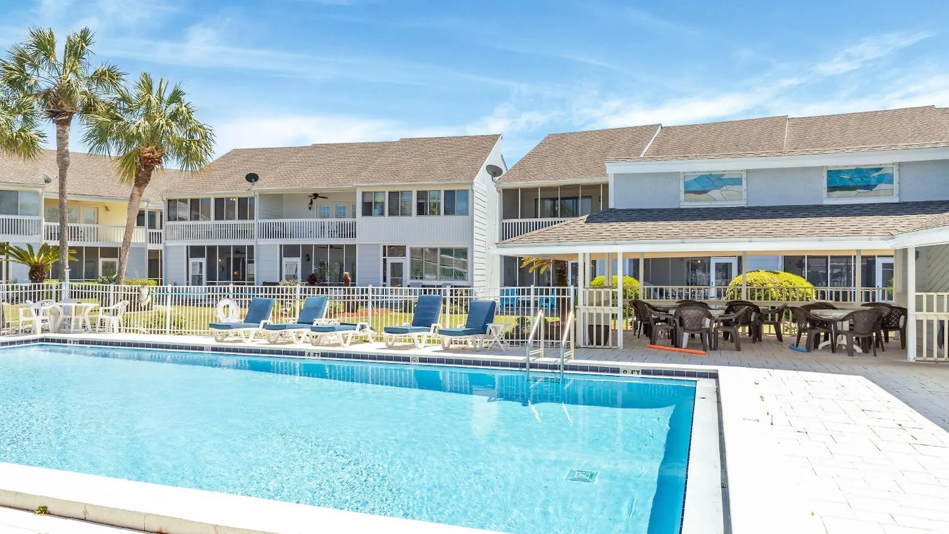 Sandpiper Cove 1086- By Holiday Isle Properties Destin